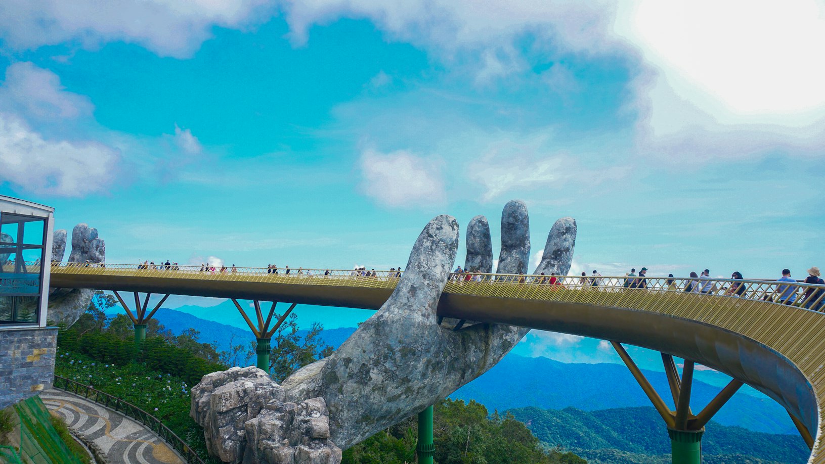 Day 06 – Ba Na Hills & Golden Bridge